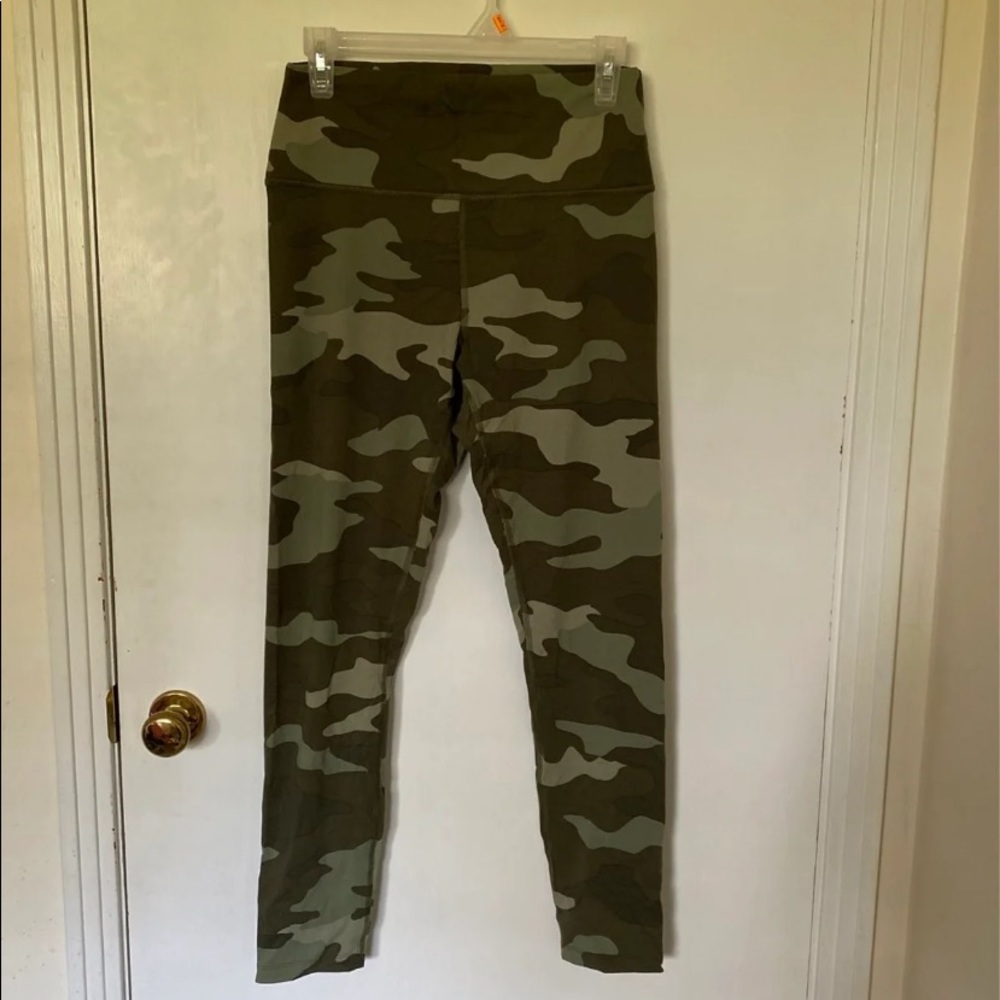 PINK Ultimate Camo Leggings